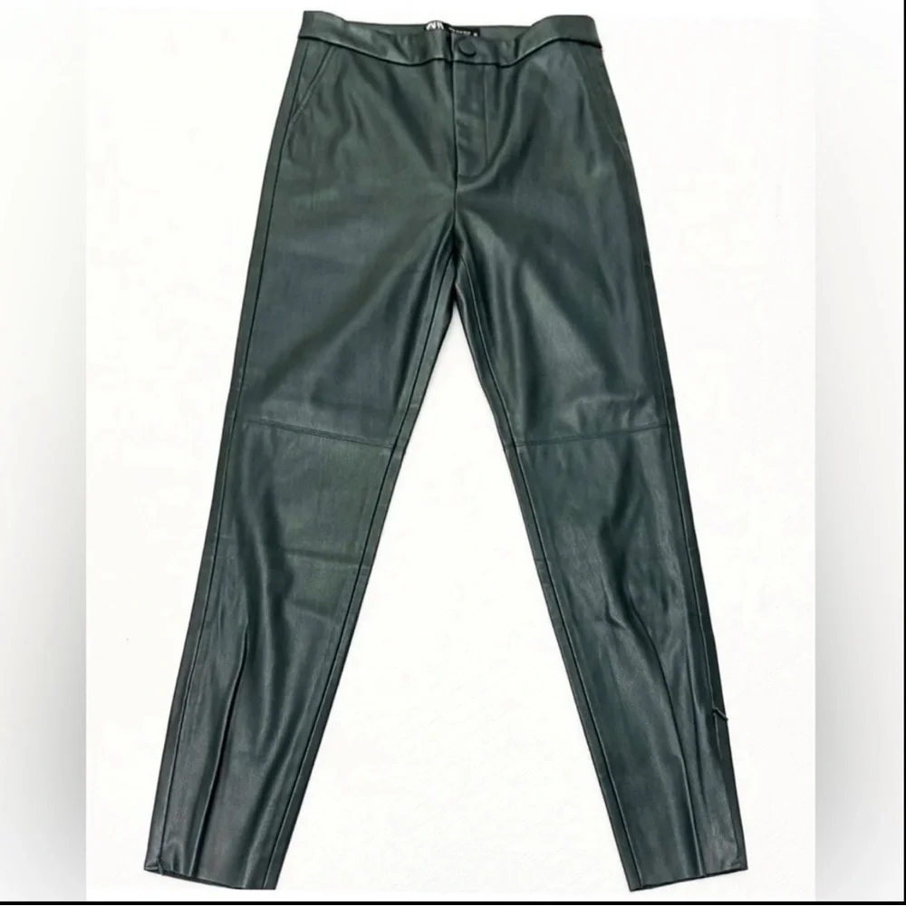 NWOT Zara Dark Green Leather high-waisted leggings. Size M. Ankle Zip